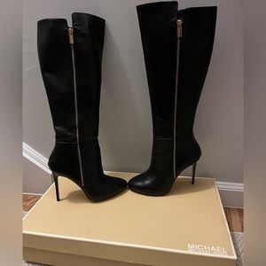 EUC- MICHAEL- Michael Kors- Black Leather Boots with Gold Zipper- Size 7